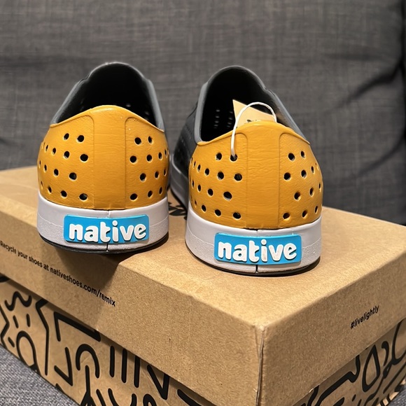 *New* Native Shoes - Picture 3 of 7
